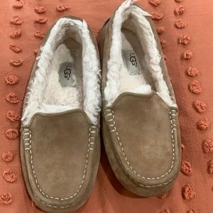Ugg slippers. Great condition. Women size 7.